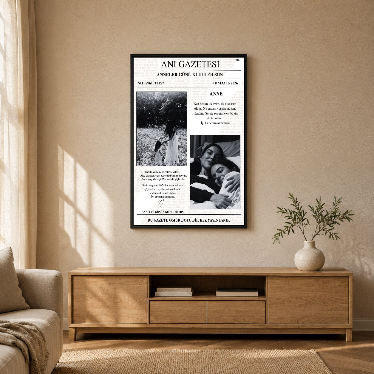 Anneye özel anı gazetesi tablosu dekoratif duvar mockup görünümü 3