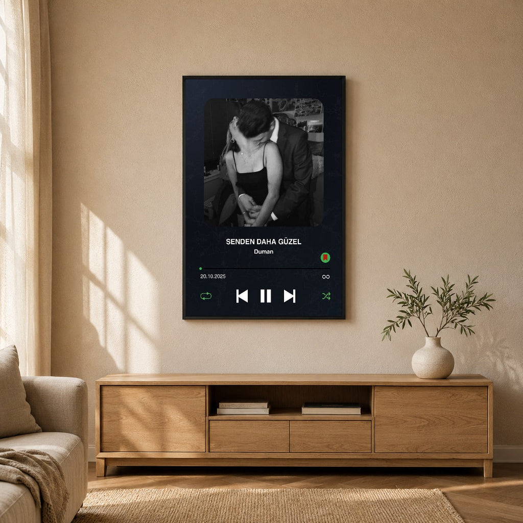 Kişiye özel fotoğraflı şarkı tablosu dekoratif duvar mockup görünümü 3