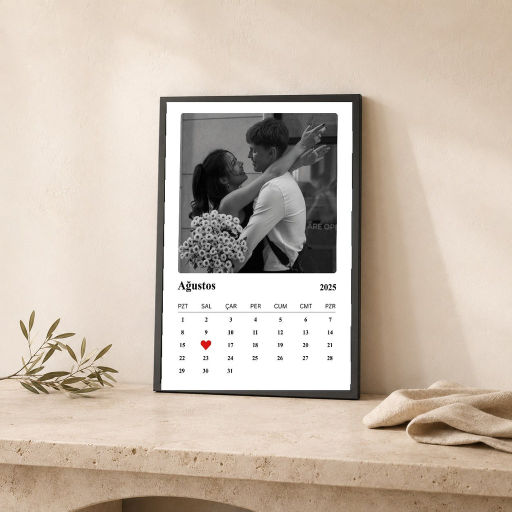 Kişiye özel özel tarih takvim tablosu dekoratif duvar mockup görünümü 5